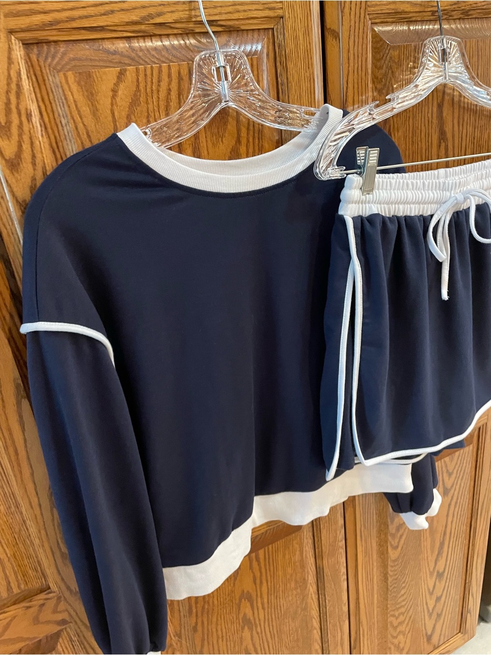 Cozy Navy and White Contrast Trim Lounge Set - Picture 5 of 5
